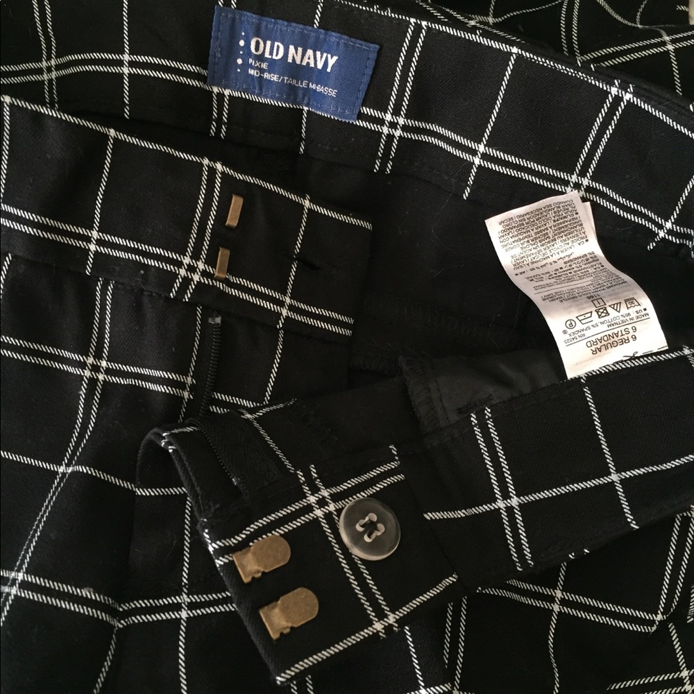 💸 SOLD 💸. Old Navy  Mid-Rise Pixie Pants - Picture 7 of 8
